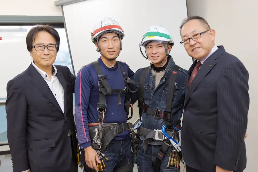 【日給2万〜×独立支援実績あり】金属屋根の板金職人|昇級試験で給与UP・賞与3ヶ月実績/大阪府