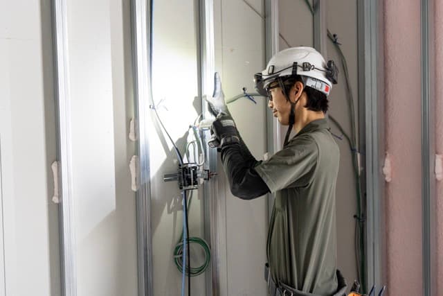 【第二種電気工事士×年休125日】月31万〜借上社宅あり|新築マンション電気工事
