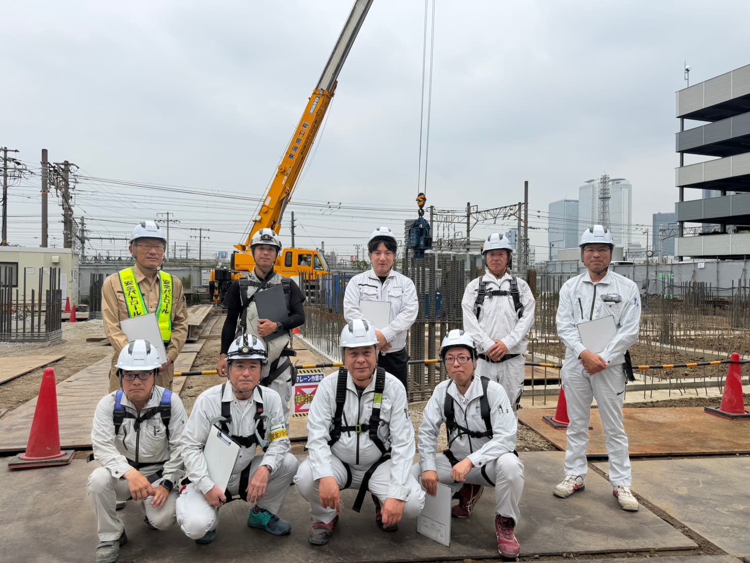 【現場経験を活かして建築施工管理へ】月25万〜×賞与年2回|直行直帰OK