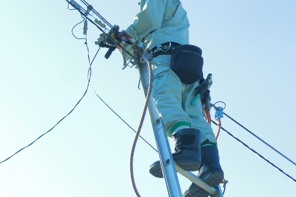 【日給1.5万も可×昇給あり】創業50年の安定企業で電気工事デビュー|東京都・埼玉県・神奈川県・(千葉県・山梨県)