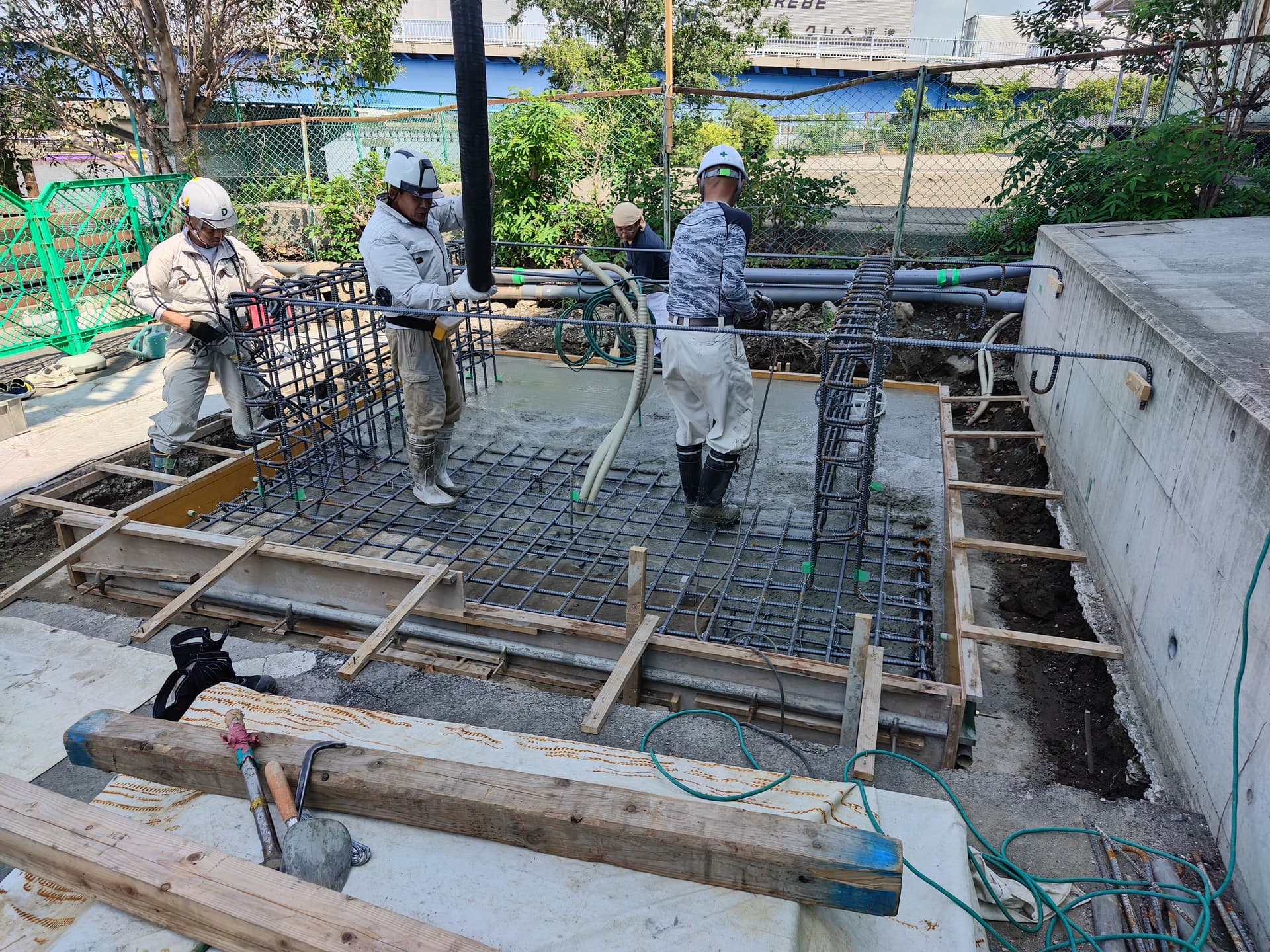【雨天日給保証あり×未経験者OK】左官・土工・型枠・鉄筋など各分野の職人が活躍中