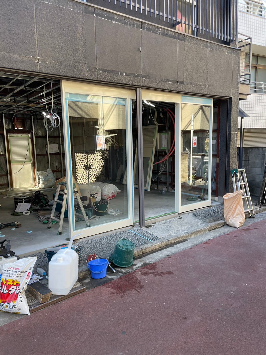 【年収507万円〜×昨年度賞与3ヶ月】アルミフロント・建具工事スタッフ|住宅手当3万円〜