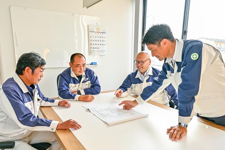 【月27.5万〜×未経験OK】造成・基礎・外構工事スタッフ|堺市内80%×残業少なめ