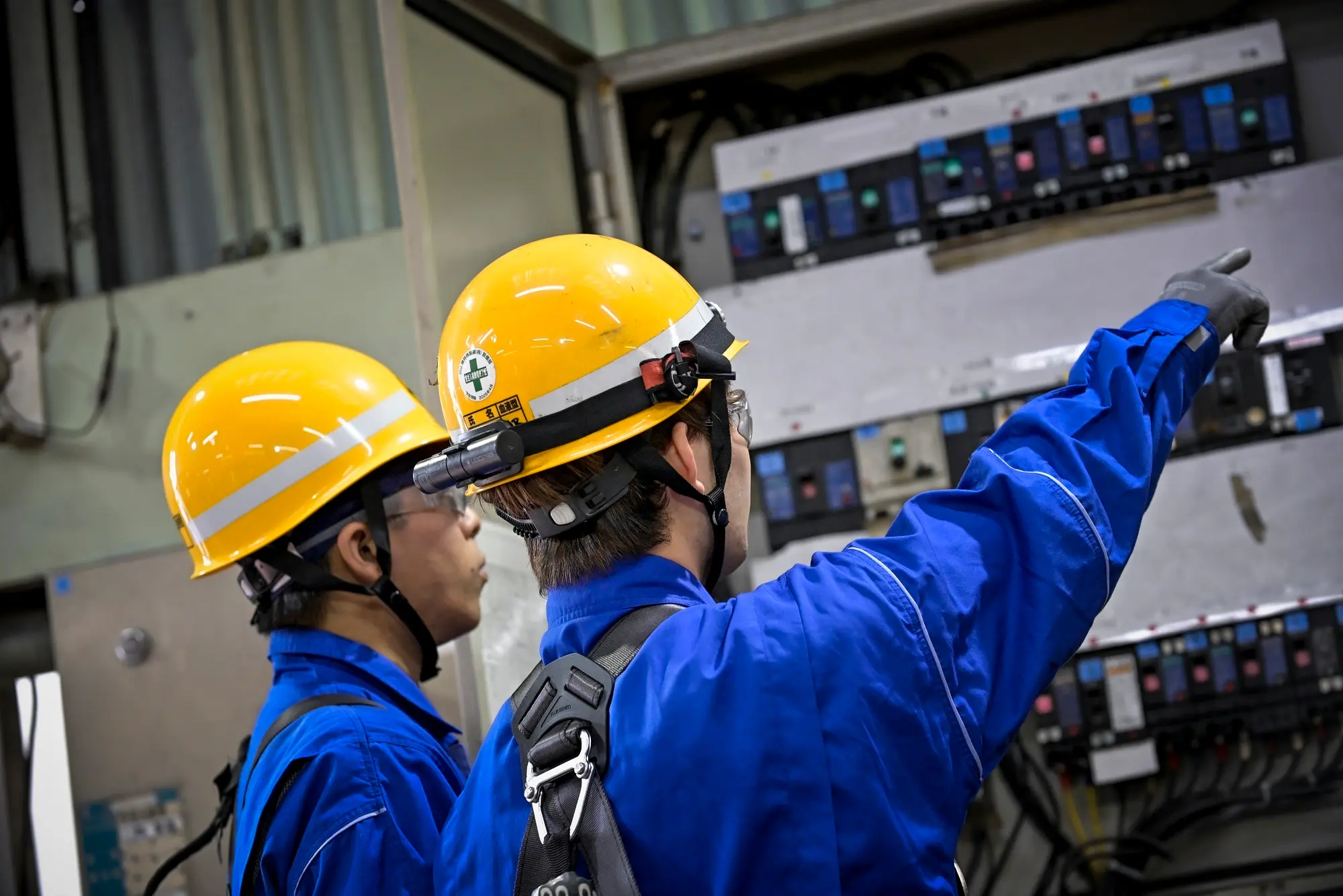 【電気工事士優遇×月25万〜】鉄鋼・化学・電力プラントの電気工事|賞与5.9ヶ月×社宅あり/大阪市