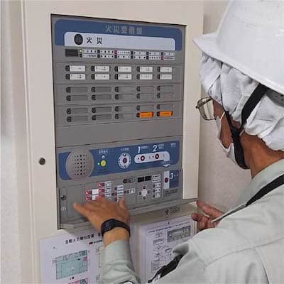 【月27万〜40万×年休121日】消防設備の点検・工事スタッフ|四国中央市