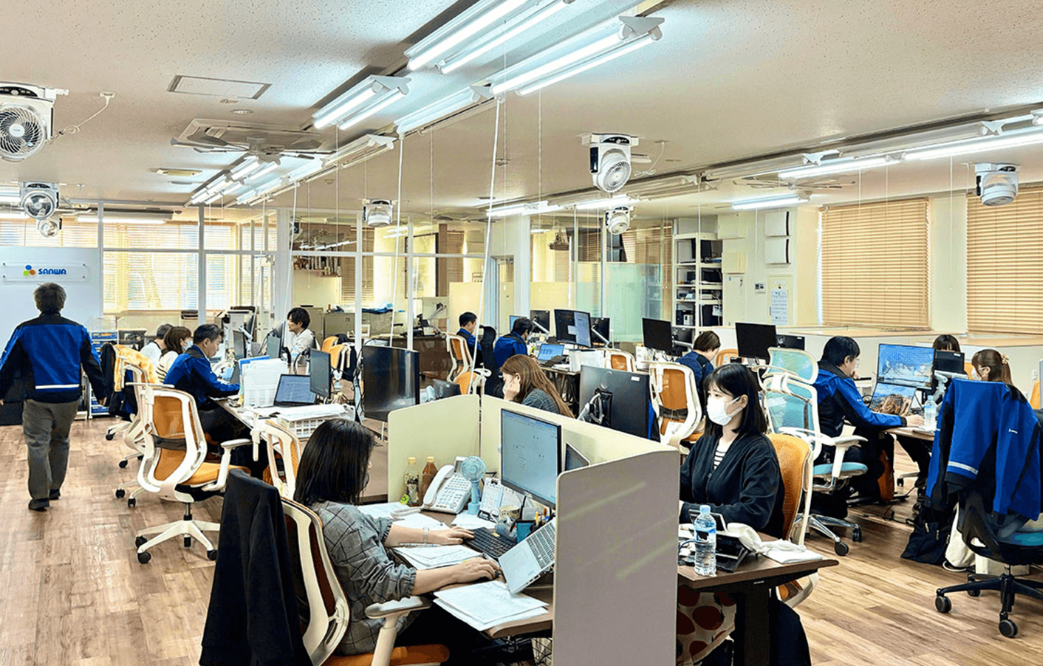 【月25万〜×年休115日】店舗什器・内装の組立設置スタッフ|直行直帰OK・残業月9h/熊谷市