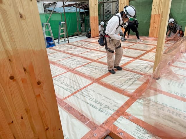 【請負・独立可/正社員月35万〜】戸建木造住宅の大工|未経験OK/1棟150〜200万円実績あり