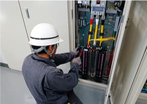 【未経験歓迎×資格取得支援あり】創業50年超の安定企業で一生モノの電気技術を。